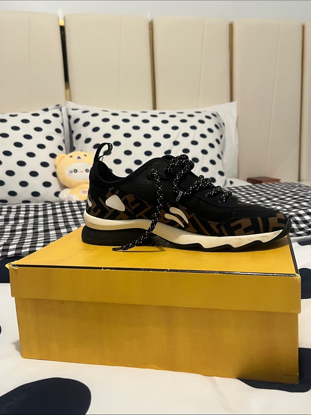 Authentic Fendi Sneakers 🐅 🖤